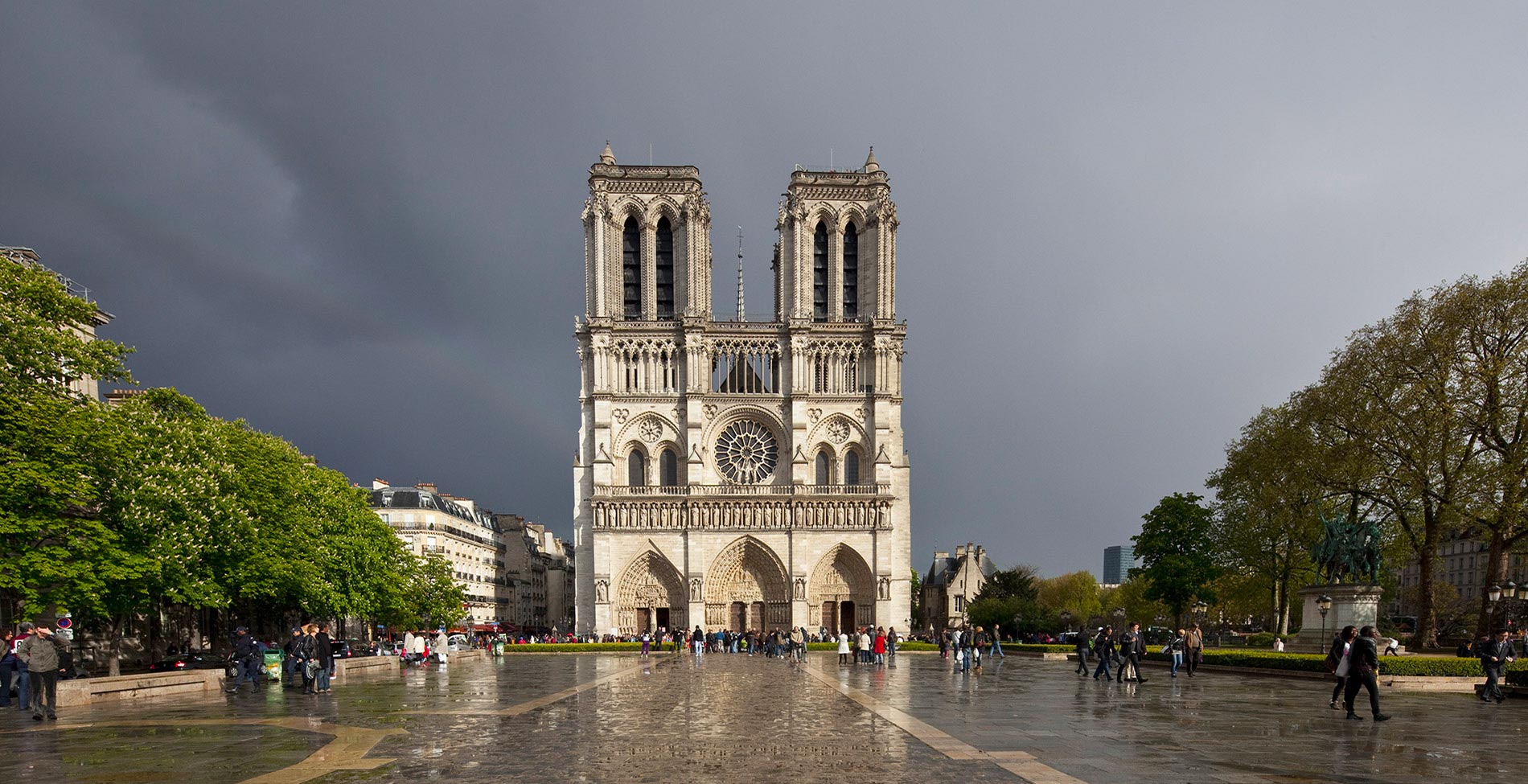 Give to the cathedral - Notre-Dame de Paris
